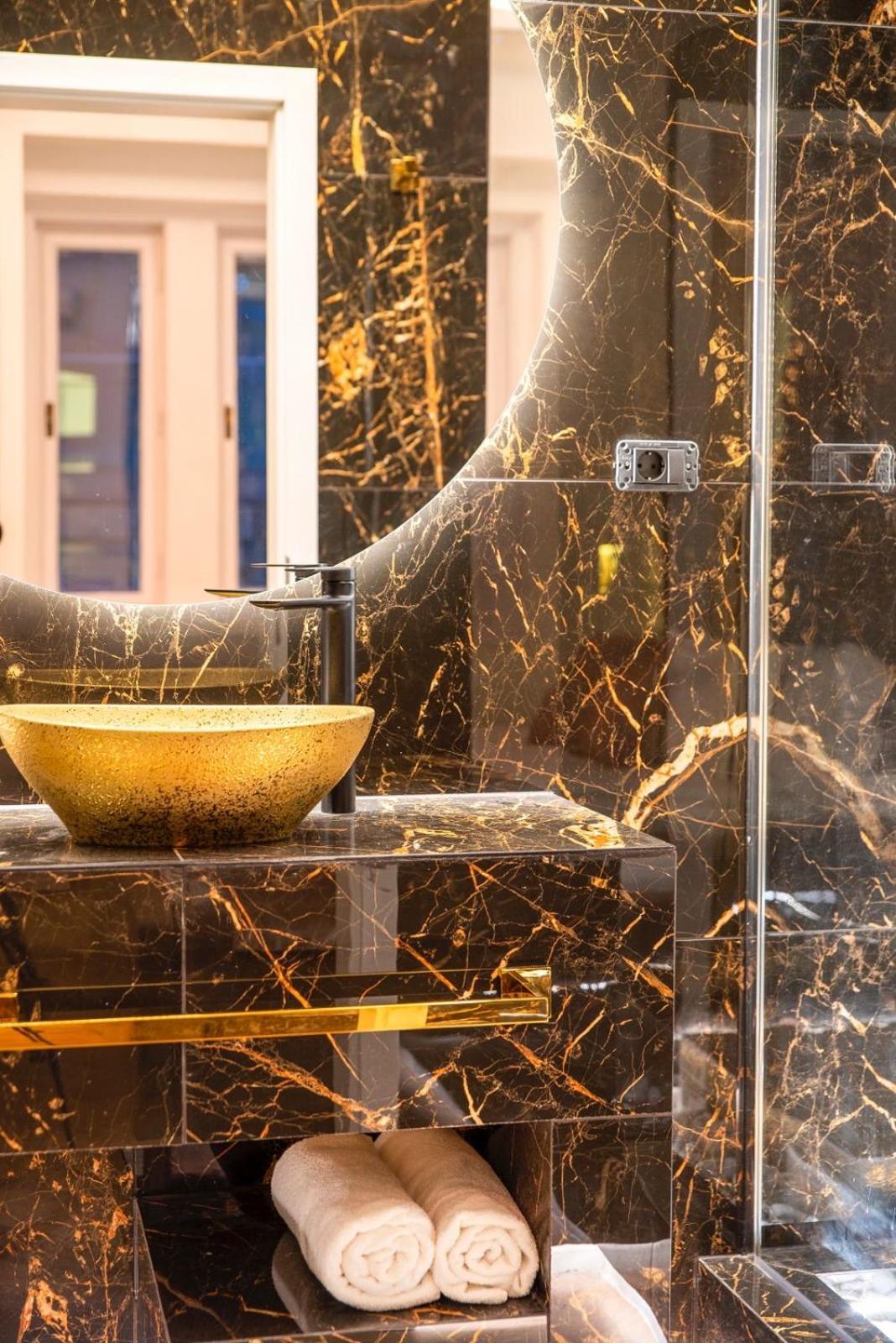 Vip Jacuzzi Luxury Leilighet Budapest Eksteriør bilde